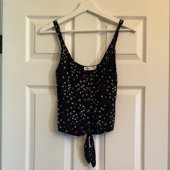 Hollister Tops - Hollister Black and White Floral Button Up Top Size Small